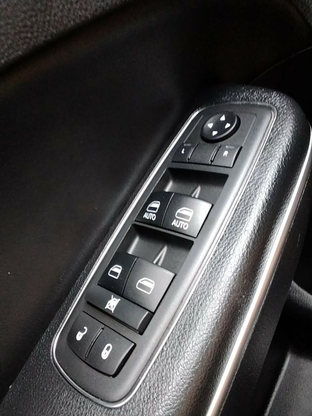 2018 Chrysler 300 LOW LOW MILES - 23072653 - 24