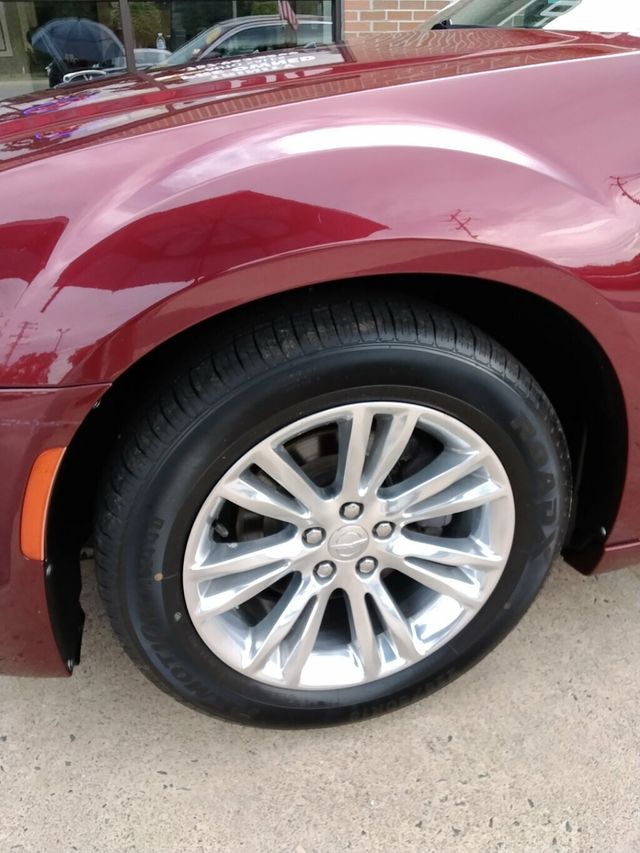 2018 Chrysler 300 LOW LOW MILES - 23072653 - 29