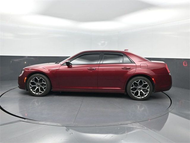 2018 Chrysler 300 Touring photo 2
