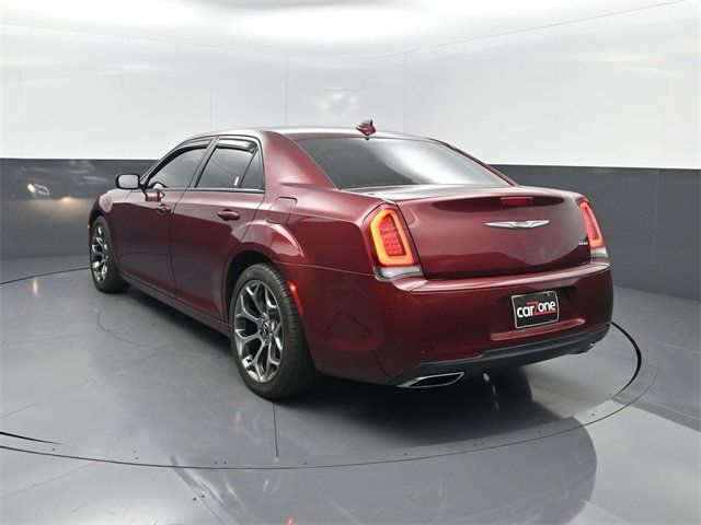 2018 Chrysler 300 Touring photo 3