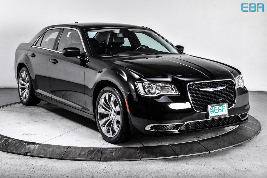 2018 Chrysler 300 Touring - 22765220 - 0