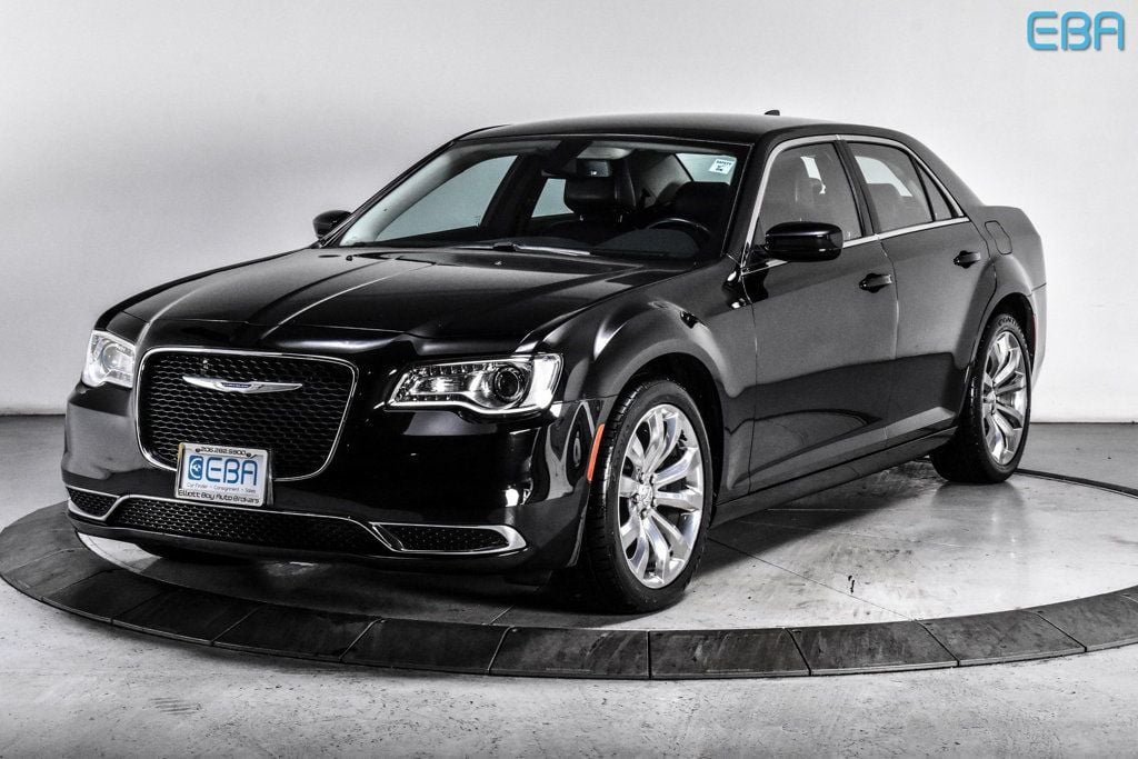 2018 Chrysler 300 Touring - 22765220 - 1