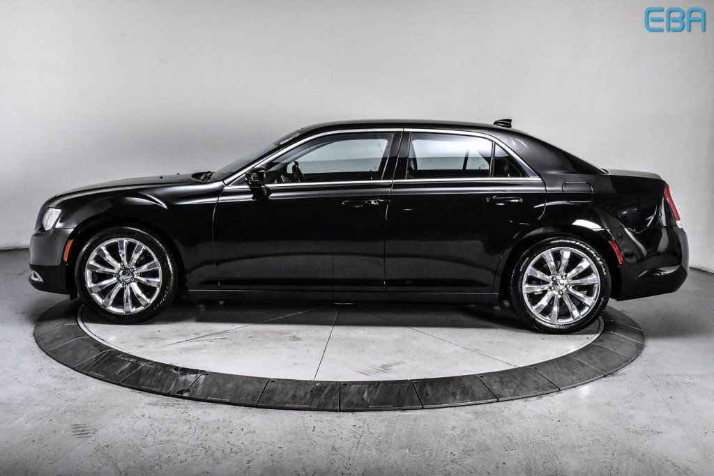 2018 Chrysler 300 Touring - 22765220 - 2