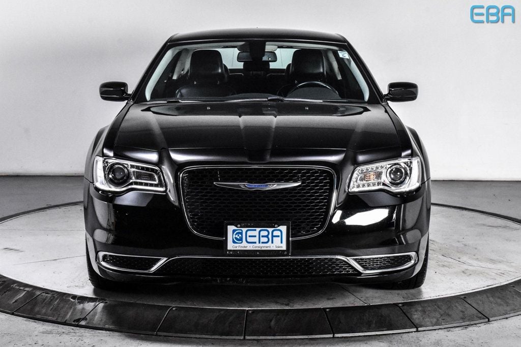 2018 Chrysler 300 Touring - 22765220 - 7