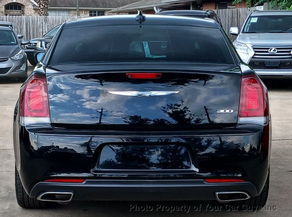 2018 Chrysler 300 Touring L RWD - 22607293 - 10