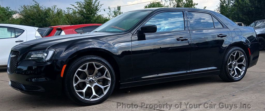 2018 Chrysler 300 Touring L RWD - 22607293 - 3