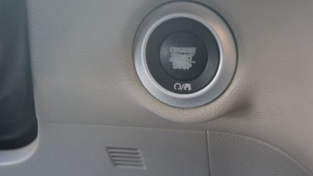 2018 Chrysler Pacifica 3 MONTH WARRAN1 OWNER,JUST SERVICED , VERY CLEAN INSIDE AND OUT  - 22984970 - 10