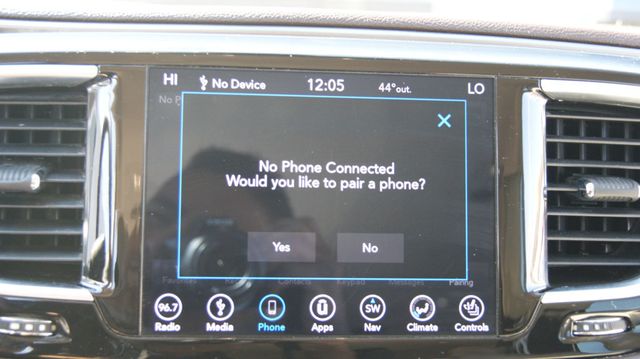 2018 Chrysler Pacifica 3 MONTH WARRAN1 OWNER,JUST SERVICED , VERY CLEAN INSIDE AND OUT  - 22984970 - 18