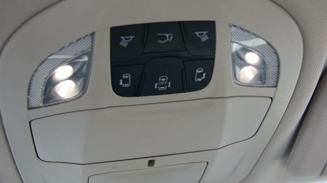 2018 Chrysler Pacifica 3 MONTH WARRAN1 OWNER,JUST SERVICED , VERY CLEAN INSIDE AND OUT  - 22984970 - 25