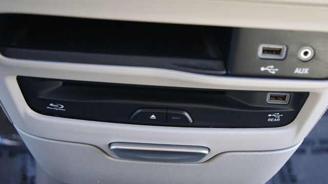 2018 Chrysler Pacifica 3 MONTH WARRAN1 OWNER,JUST SERVICED , VERY CLEAN INSIDE AND OUT  - 22984970 - 26