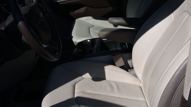 2018 Chrysler Pacifica 3 MONTH WARRAN1 OWNER,JUST SERVICED , VERY CLEAN INSIDE AND OUT  - 22984970 - 33