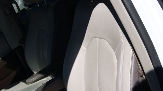 2018 Chrysler Pacifica 3 MONTH WARRAN1 OWNER,JUST SERVICED , VERY CLEAN INSIDE AND OUT  - 22984970 - 35