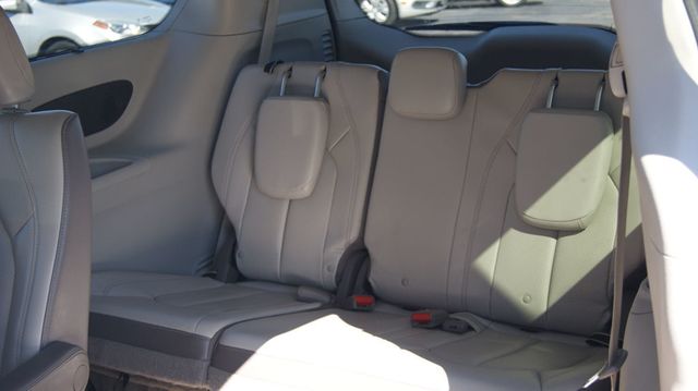 2018 Chrysler Pacifica 3 MONTH WARRAN1 OWNER,JUST SERVICED , VERY CLEAN INSIDE AND OUT  - 22984970 - 39