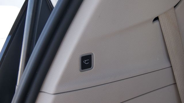 2018 Chrysler Pacifica 3 MONTH WARRAN1 OWNER,JUST SERVICED , VERY CLEAN INSIDE AND OUT  - 22984970 - 43