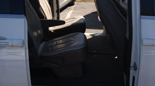 2018 Chrysler Pacifica 3 MONTH WARRAN1 OWNER,JUST SERVICED , VERY CLEAN INSIDE AND OUT  - 22984970 - 44