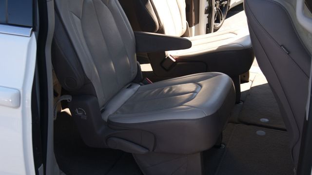 2018 Chrysler Pacifica 3 MONTH WARRAN1 OWNER,JUST SERVICED , VERY CLEAN INSIDE AND OUT  - 22984970 - 45