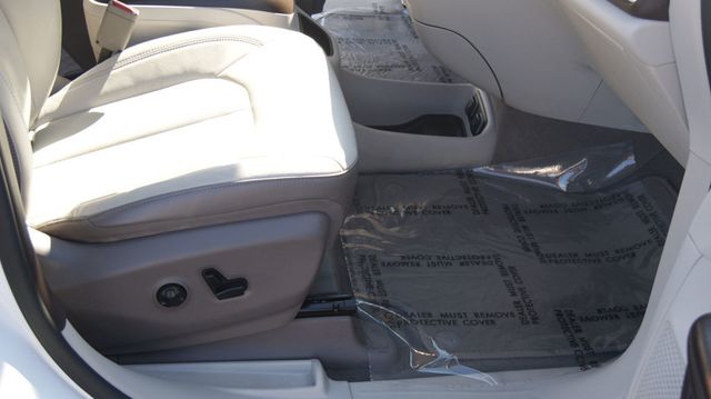 2018 Chrysler Pacifica 3 MONTH WARRAN1 OWNER,JUST SERVICED , VERY CLEAN INSIDE AND OUT  - 22984970 - 48