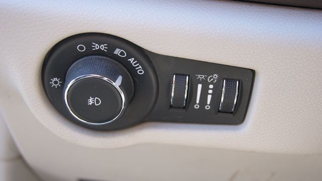 2018 Chrysler Pacifica 3 MONTH WARRAN1 OWNER,JUST SERVICED , VERY CLEAN INSIDE AND OUT  - 22984970 - 60