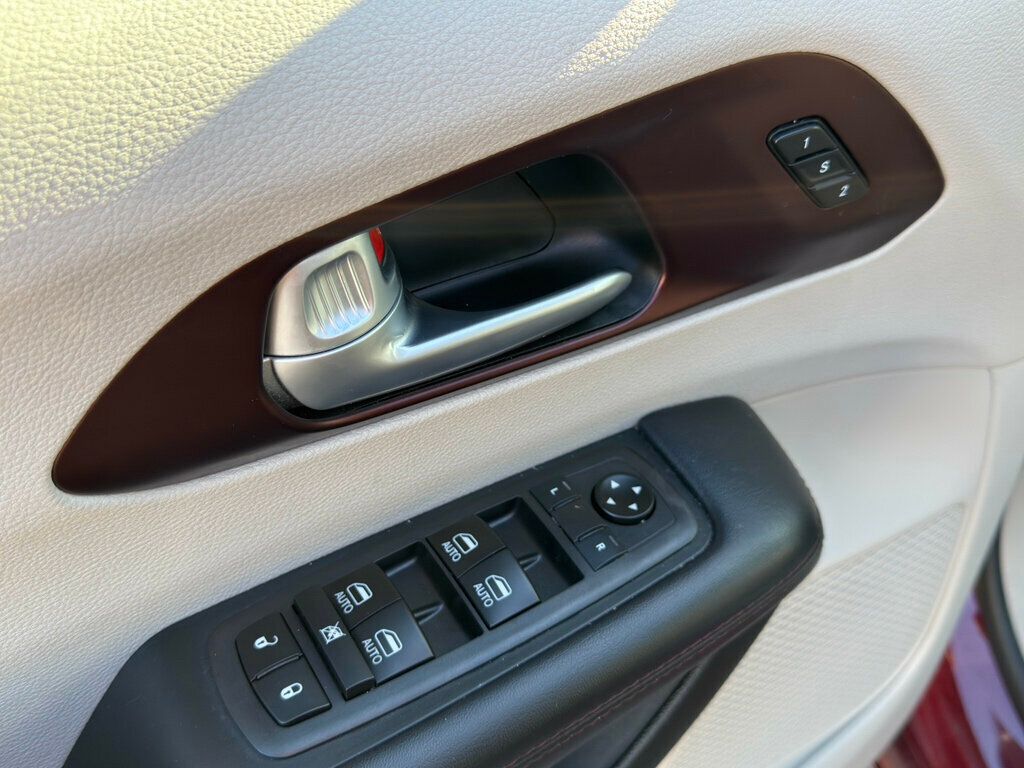 2018 Chrysler Pacifica 4 NEW TIRES! DETAILED READY TO GO!  - 22961928 - 9