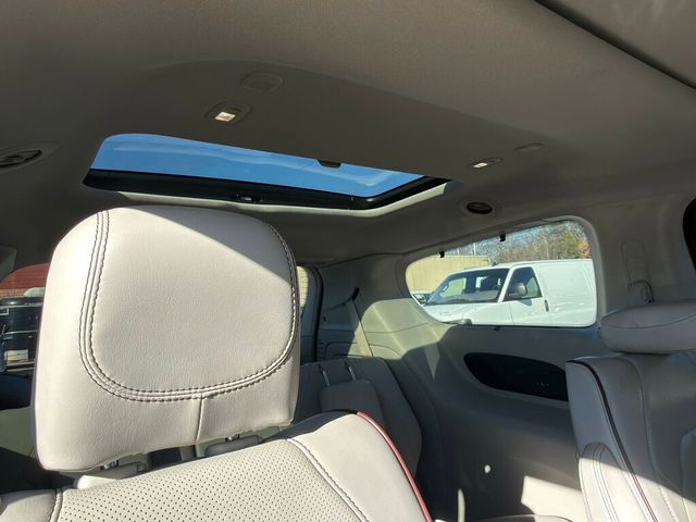 2018 Chrysler Pacifica 4 NEW TIRES! DETAILED READY TO GO!  - 22961928 - 16