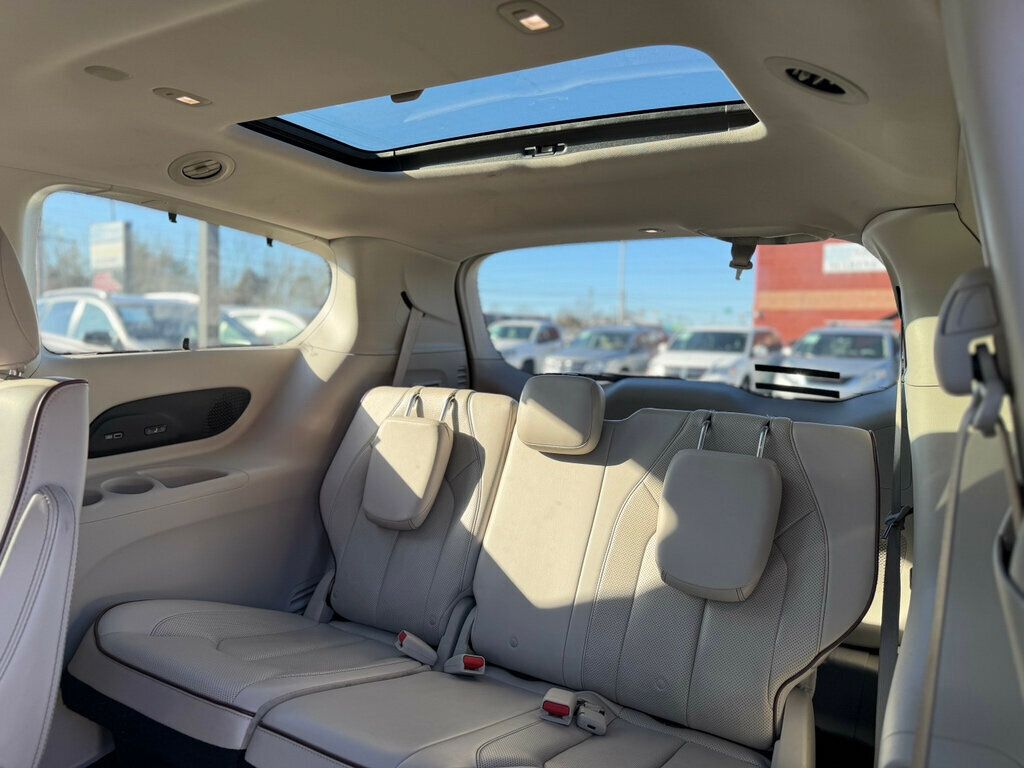 2018 Chrysler Pacifica 4 NEW TIRES! DETAILED READY TO GO!  - 22961928 - 30