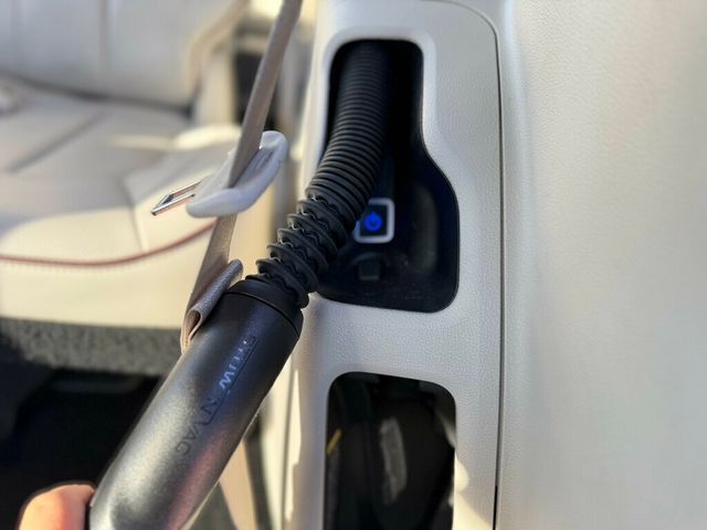 2018 Chrysler Pacifica 4 NEW TIRES! DETAILED READY TO GO!  - 22961928 - 32