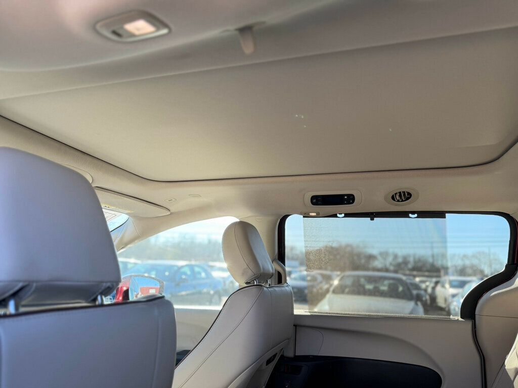 2018 Chrysler Pacifica 4 NEW TIRES! DETAILED READY TO GO!  - 22961928 - 33