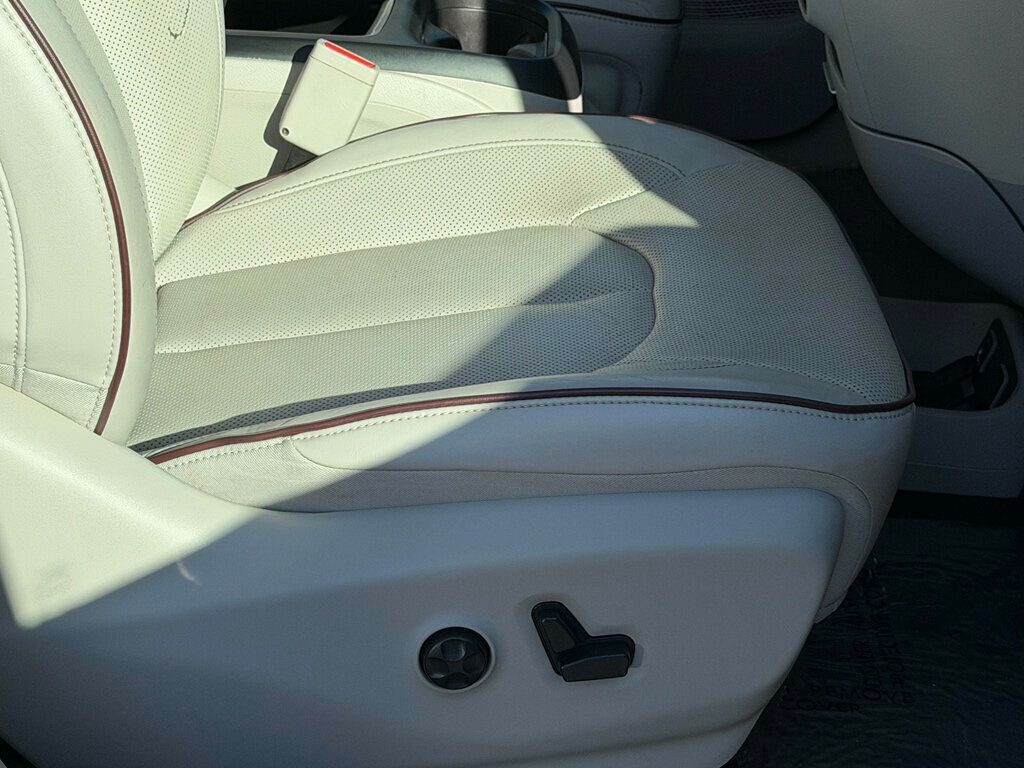 2018 Chrysler Pacifica 4 NEW TIRES! DETAILED READY TO GO!  - 22961928 - 37