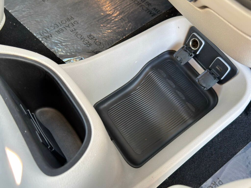 2018 Chrysler Pacifica 4 NEW TIRES! DETAILED READY TO GO!  - 22961928 - 40