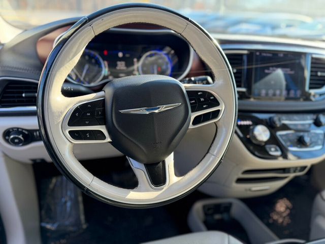 2018 Chrysler Pacifica 4 NEW TIRES! DETAILED READY TO GO!  - 22961928 - 42