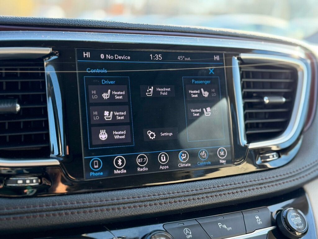 2018 Chrysler Pacifica 4 NEW TIRES! DETAILED READY TO GO!  - 22961928 - 43