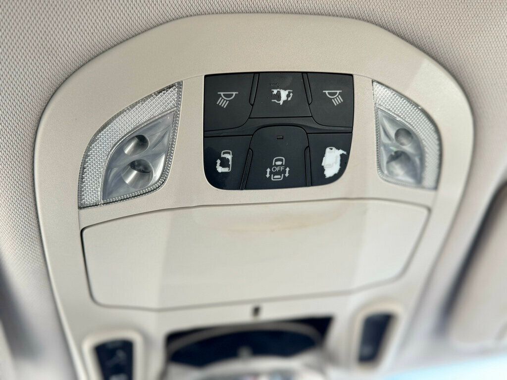 2018 Chrysler Pacifica 4 NEW TIRES! DETAILED READY TO GO!  - 22961928 - 47