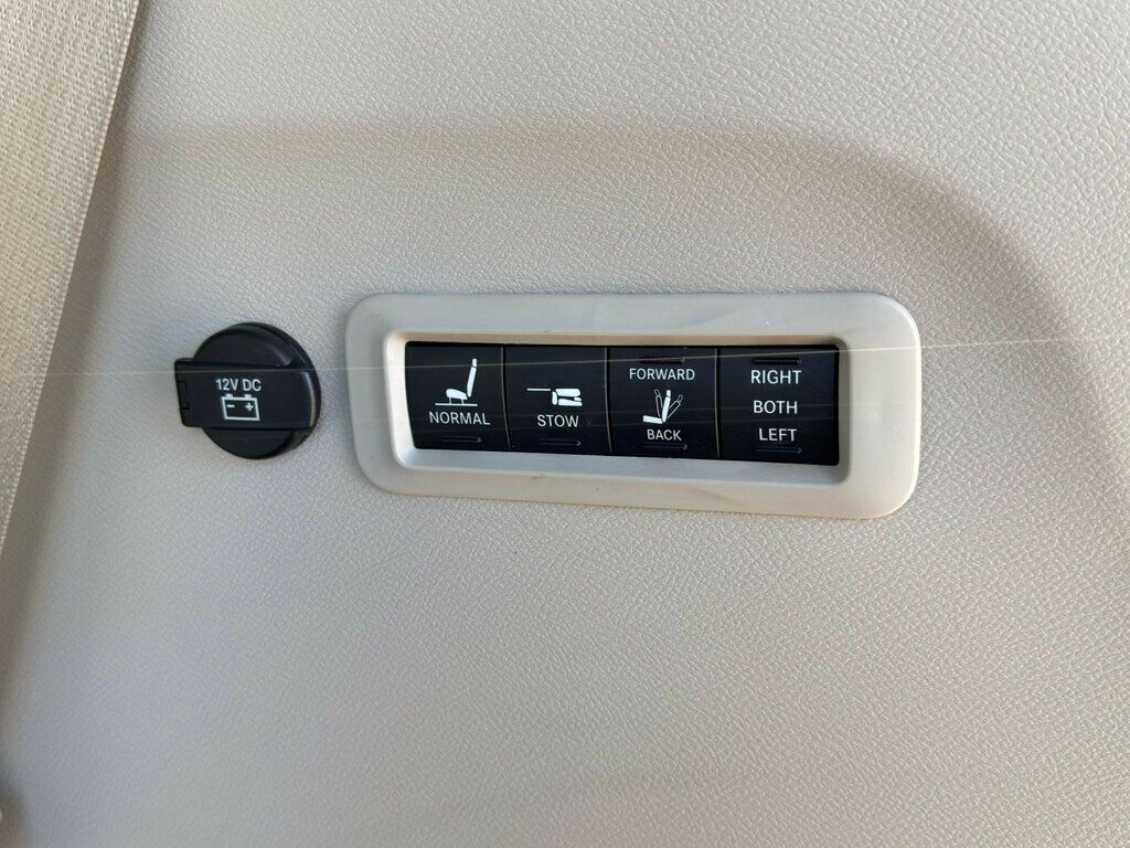 2018 Chrysler Pacifica 4 NEW TIRES! DETAILED READY TO GO!  - 22961928 - 52