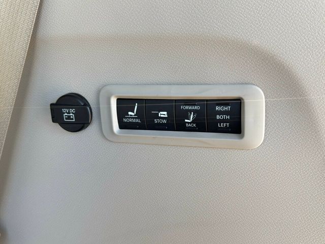 2018 Chrysler Pacifica 4 NEW TIRES! DETAILED READY TO GO!  - 22961928 - 52