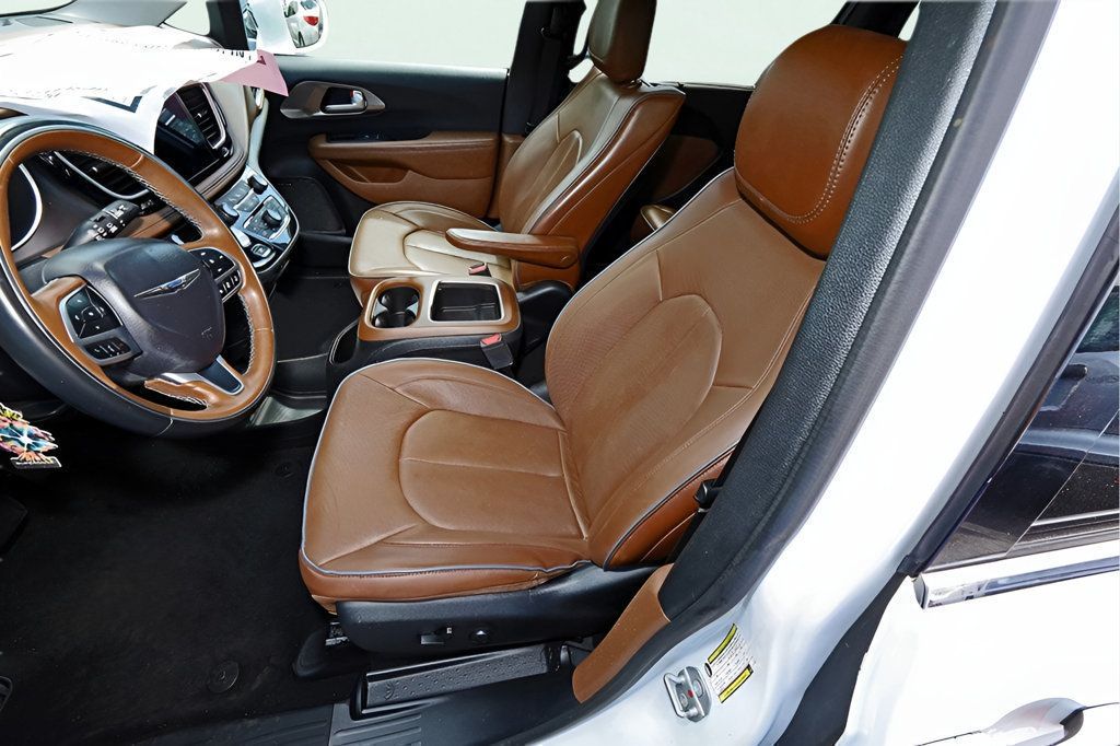 2018 Chrysler Pacifica Limited photo 11