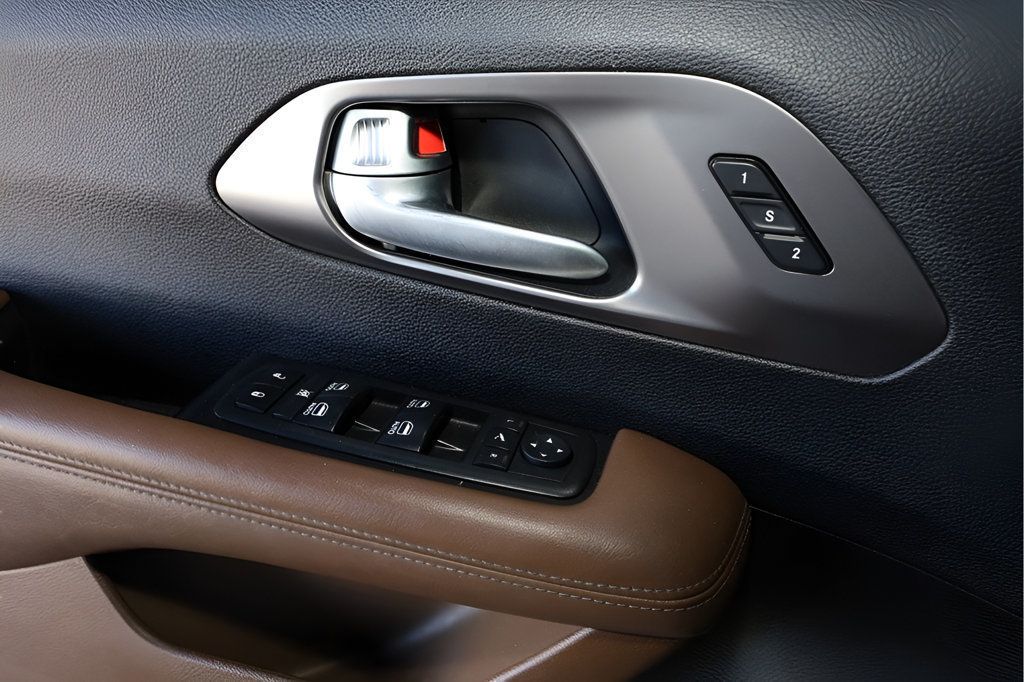 2018 Chrysler Pacifica Limited photo 12