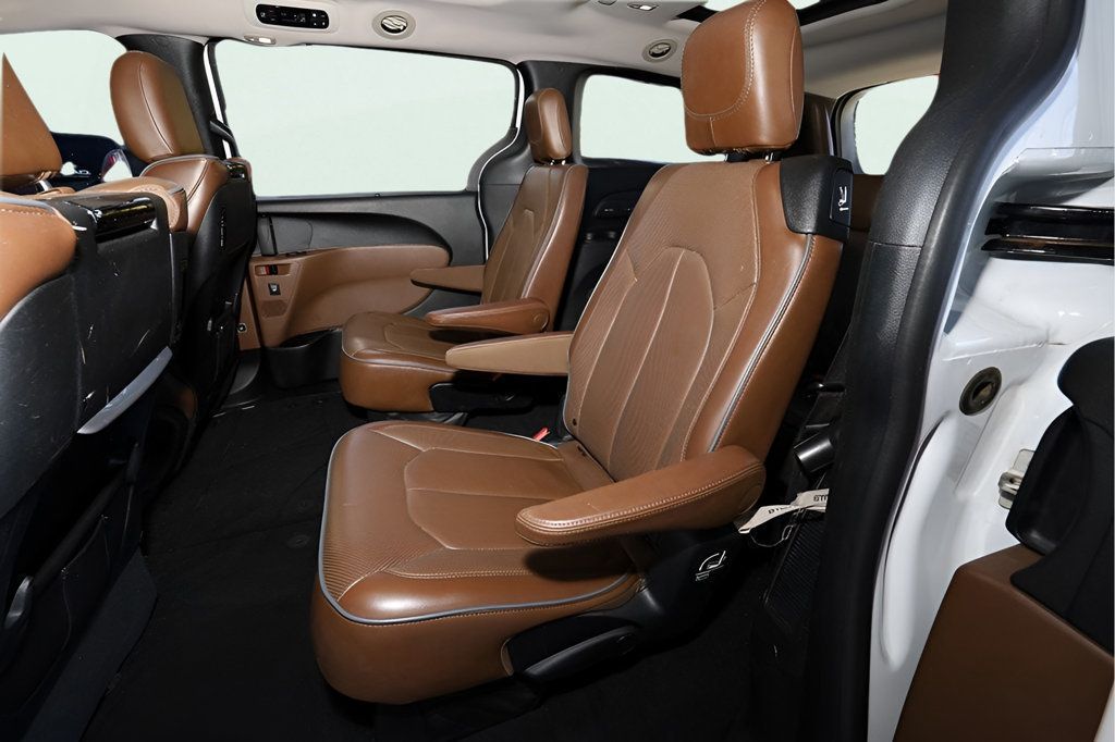 2018 Chrysler Pacifica Limited photo 13