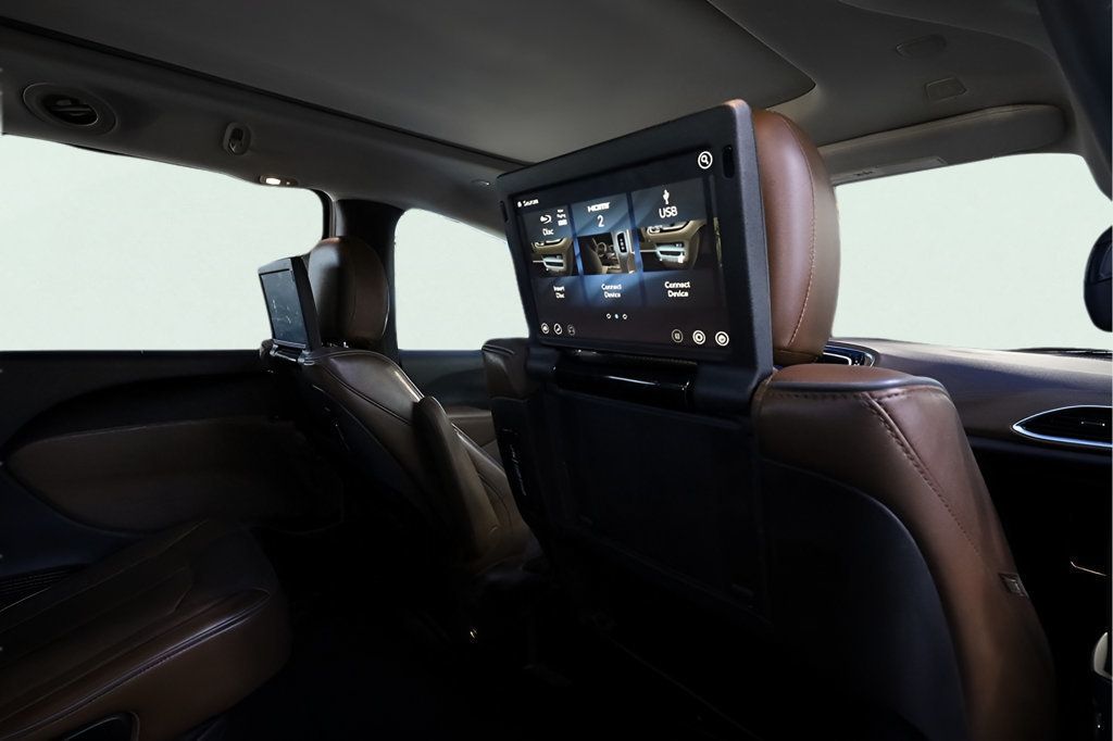 2018 Chrysler Pacifica Limited photo 16