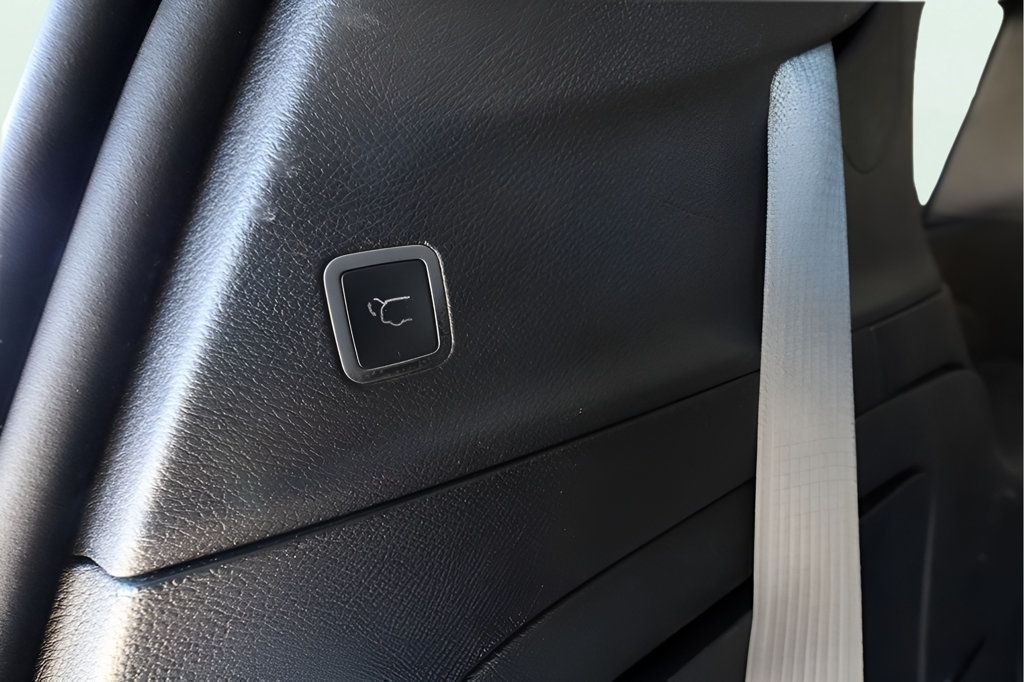 2018 Chrysler Pacifica Limited photo 25