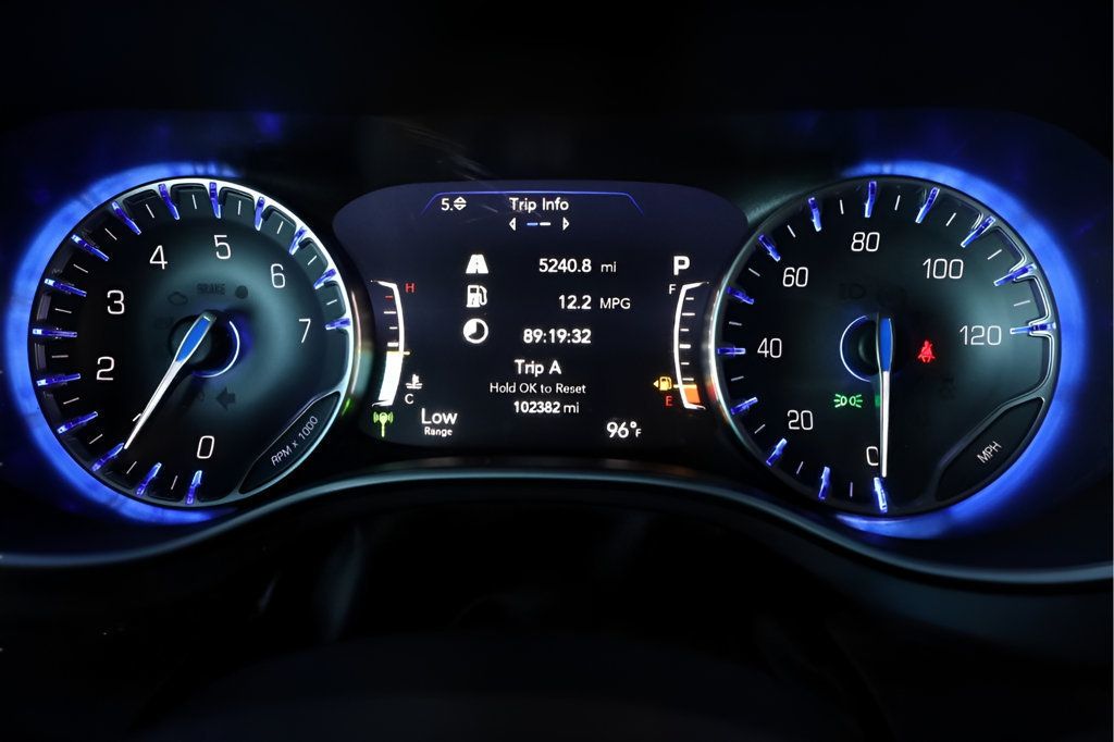 2018 Chrysler Pacifica Limited photo 40