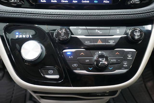 2018 Chrysler Pacifica Limited FWD - 23037106 - 19