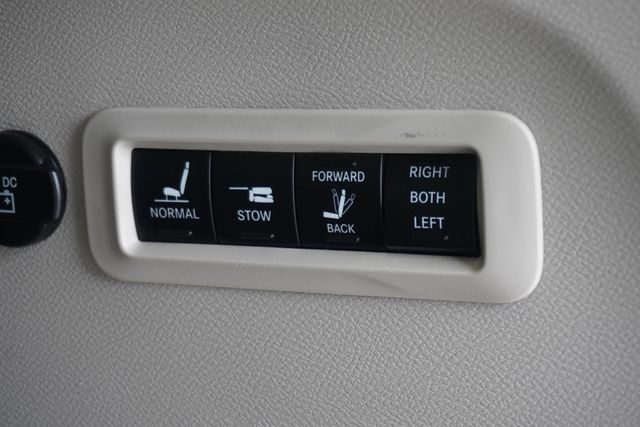 2018 Chrysler Pacifica Limited FWD - 23037106 - 32