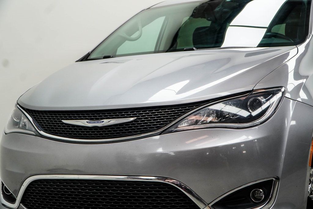 2018 Chrysler Pacifica Limited photo 2