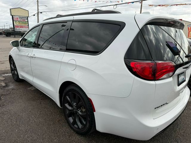 2018 Chrysler Pacifica Limited FWD - 22994692 - 11