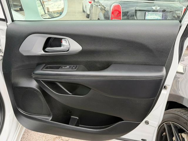 2018 Chrysler Pacifica Limited FWD - 22994692 - 15