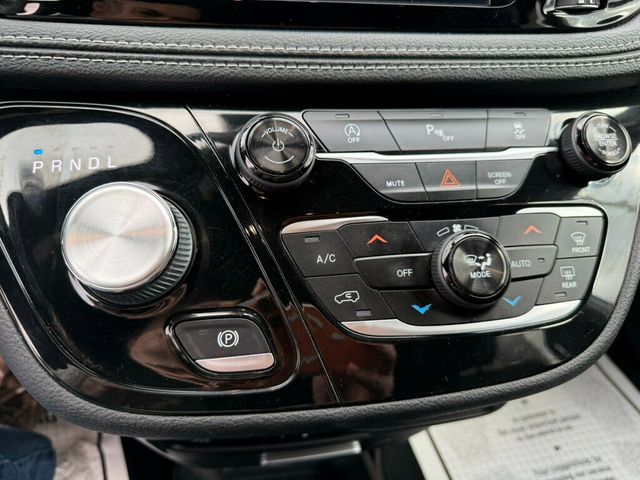 2018 Chrysler Pacifica Limited FWD - 22994692 - 22