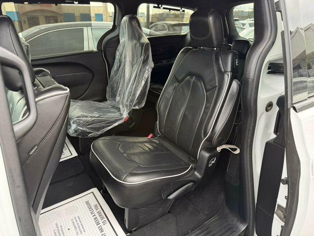 2018 Chrysler Pacifica Limited FWD - 22994692 - 3