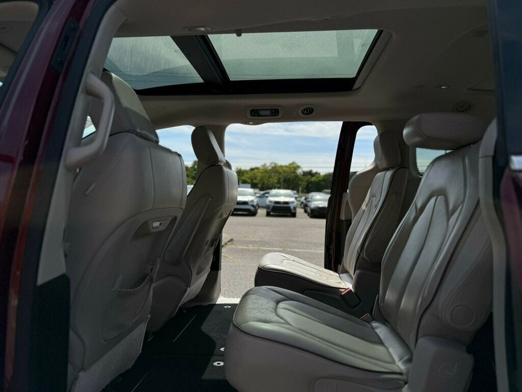 2018 Chrysler Pacifica Limited photo 11