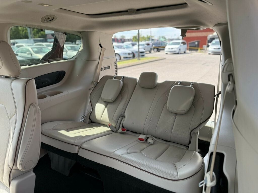 2018 Chrysler Pacifica Limited photo 12