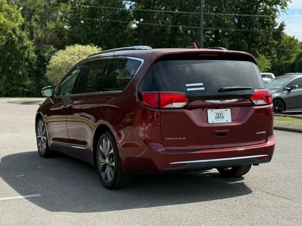2018 Chrysler Pacifica Limited photo 4